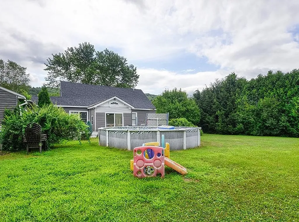 40 Dearborn Circle Walpole NH 03608