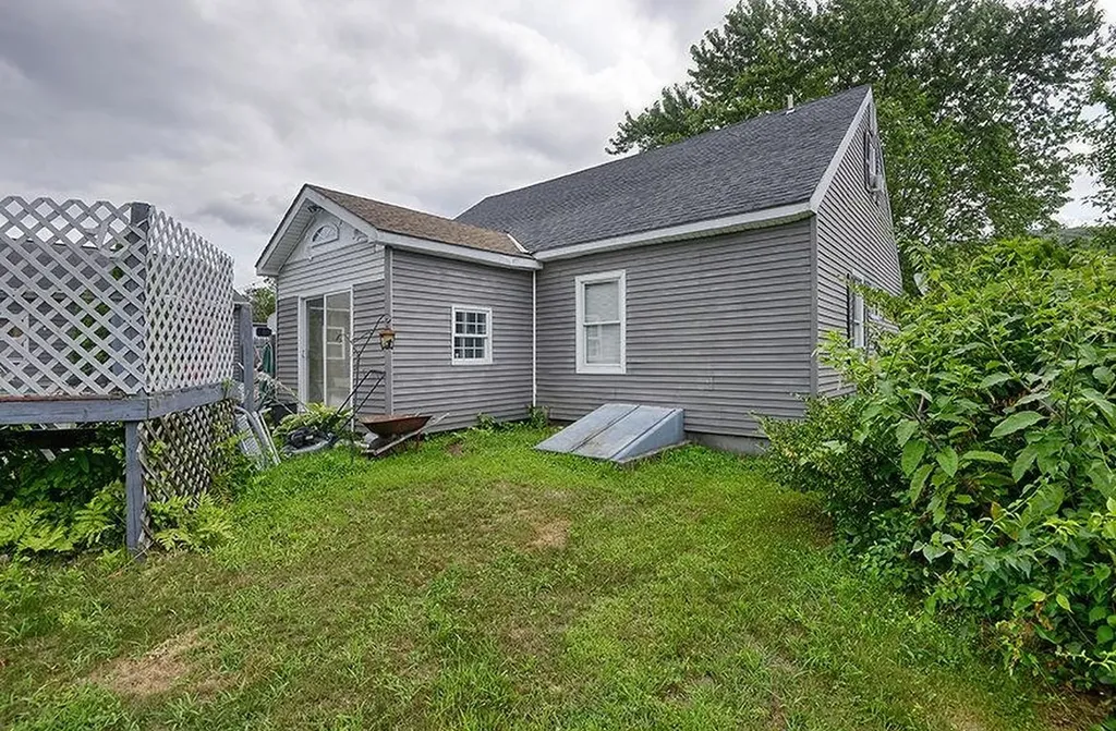 40 Dearborn Circle Walpole NH 03608