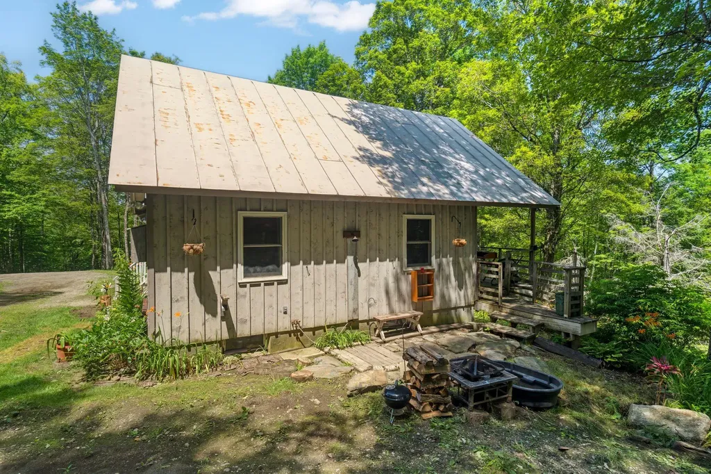 24 Mary White Road Tunbridge VT 05077
