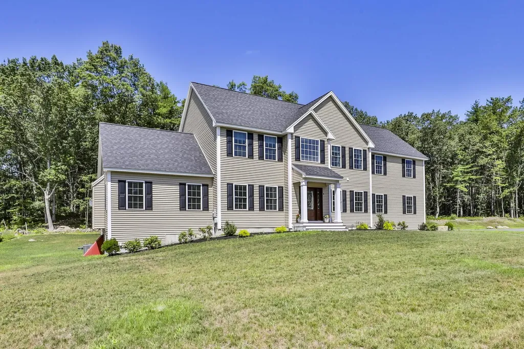 8 Cottonwood Lane Salem NH 03079