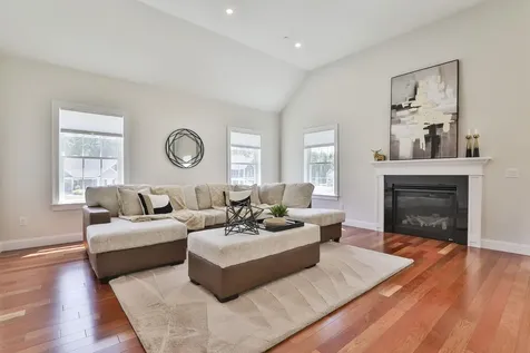 8 Cottonwood Lane Salem NH 03079