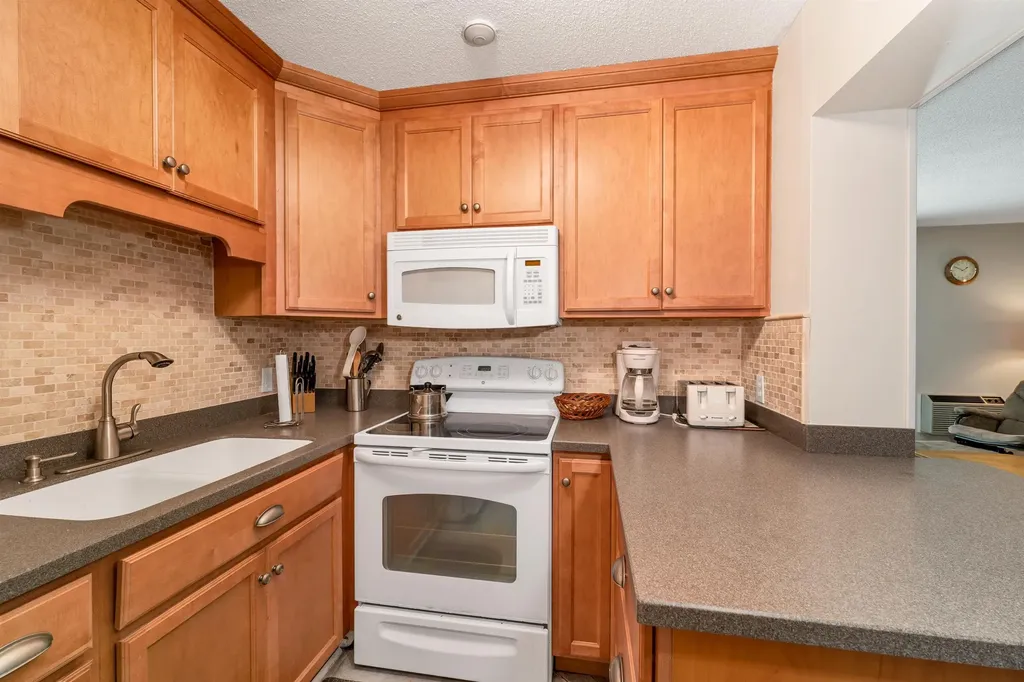 9 Treetop Circle Laconia NH 02346