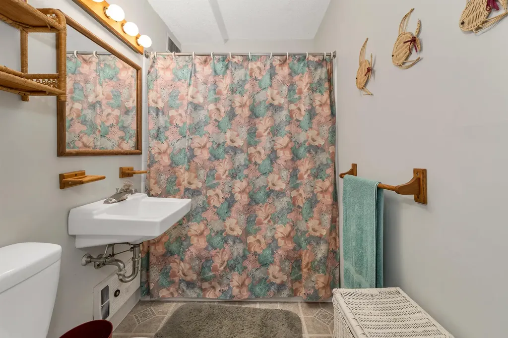 9 Treetop Circle Laconia NH 02346