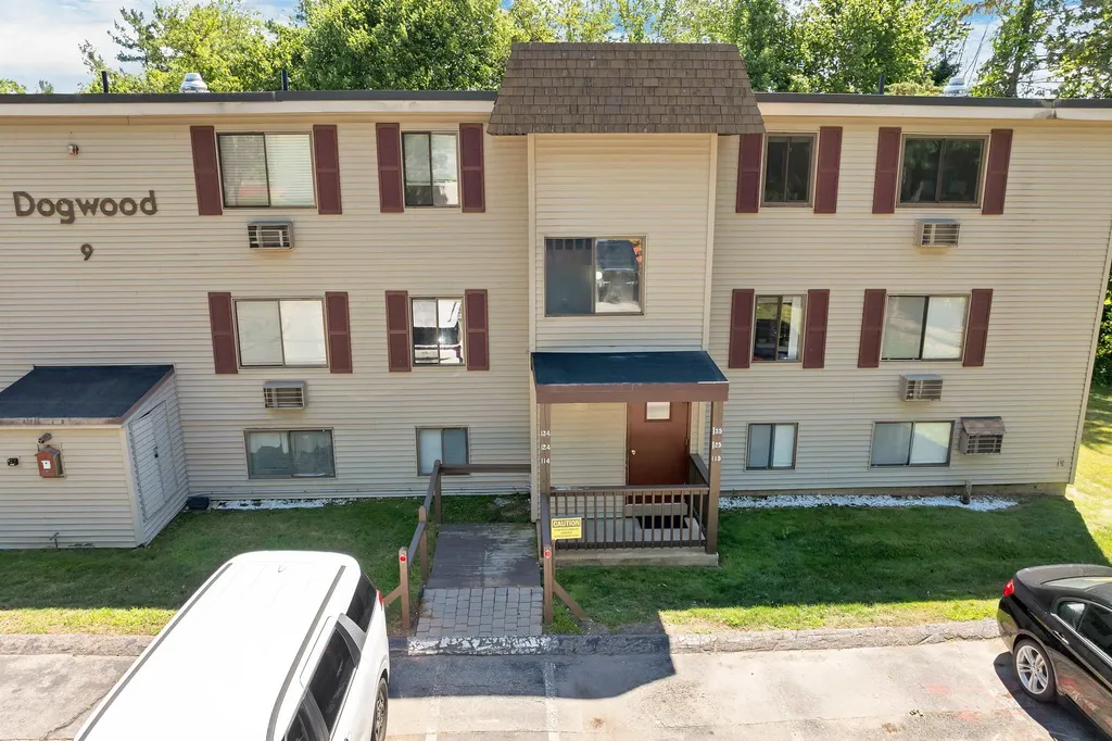 9 Treetop Circle Laconia NH 02346