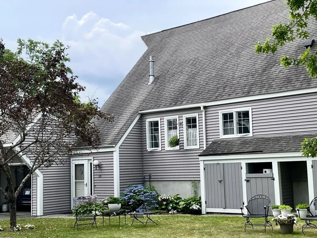 13 Hilltop Place New London NH 03257