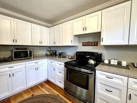 13 Hilltop Place New London NH 03257