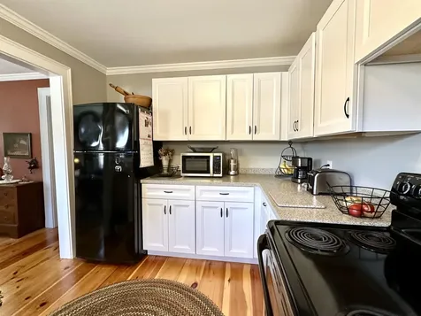 13 Hilltop Place New London NH 03257