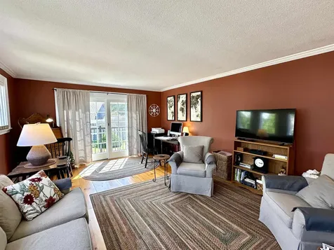 13 Hilltop Place New London NH 03257