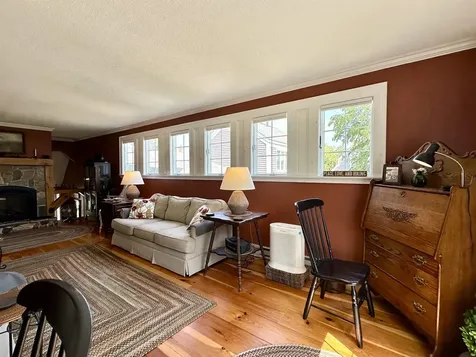 13 Hilltop Place New London NH 03257