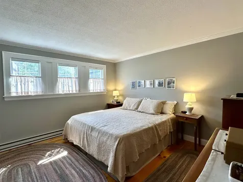 13 Hilltop Place New London NH 03257