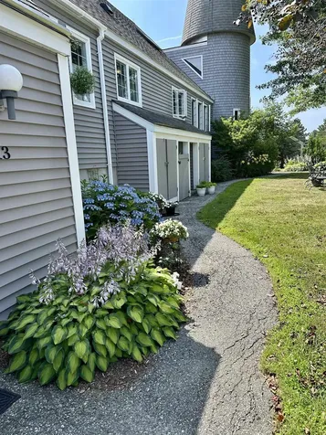 13 Hilltop Place New London NH 03257