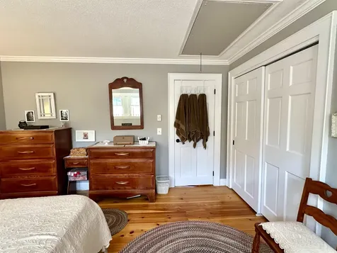 13 Hilltop Place New London NH 03257