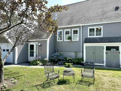 13 Hilltop Place New London NH 03257