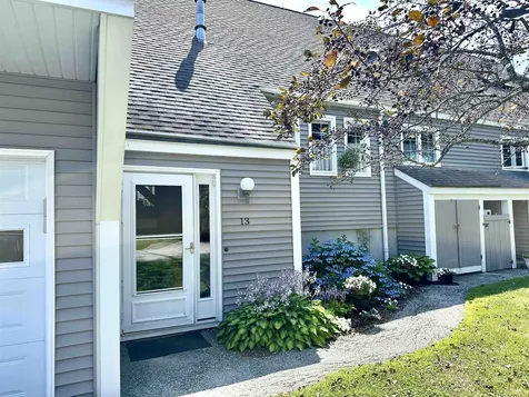 13 Hilltop Place New London NH 03257