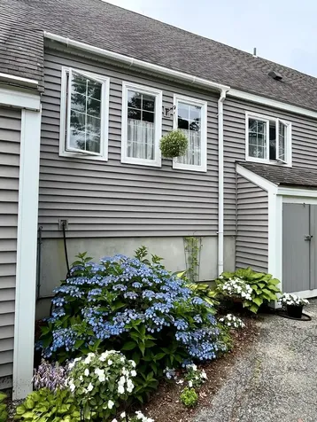 13 Hilltop Place New London NH 03257