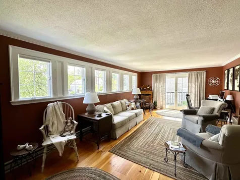 13 Hilltop Place New London NH 03257