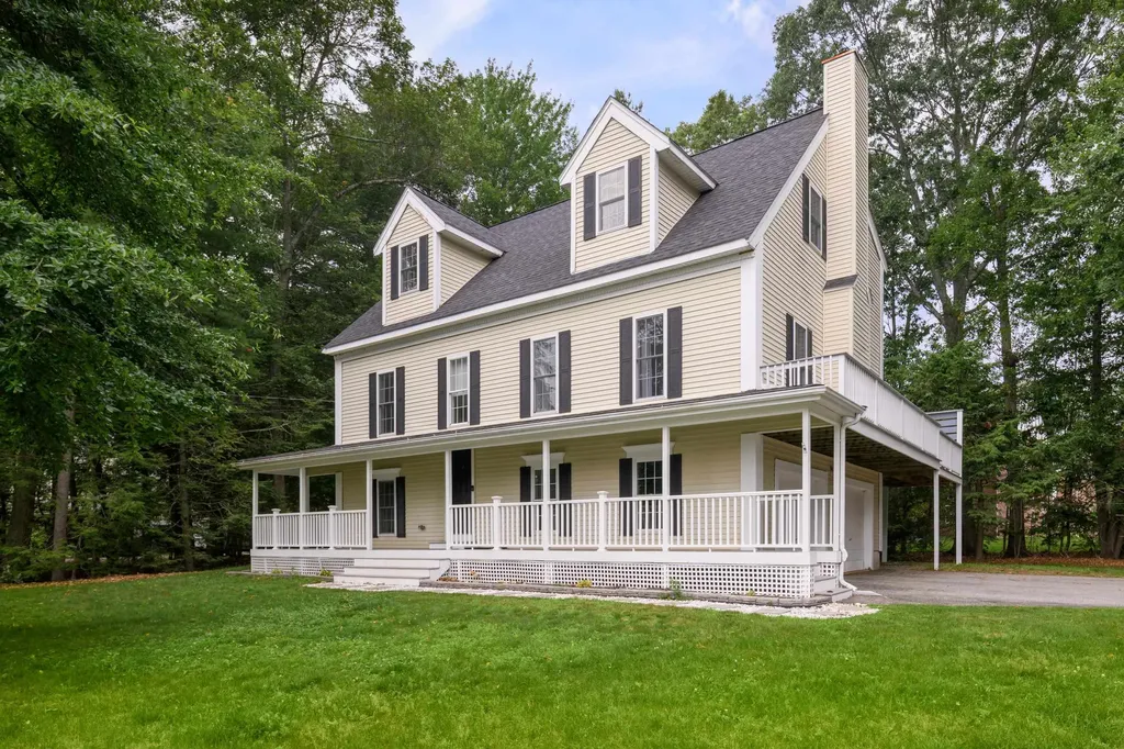 4 Autumn Way Seabrook NH 03844