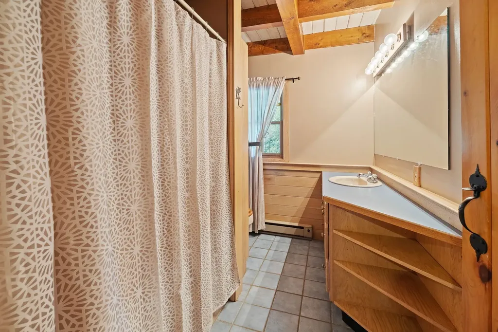 830 Old Schoolhouse Road Newbury VT 05051