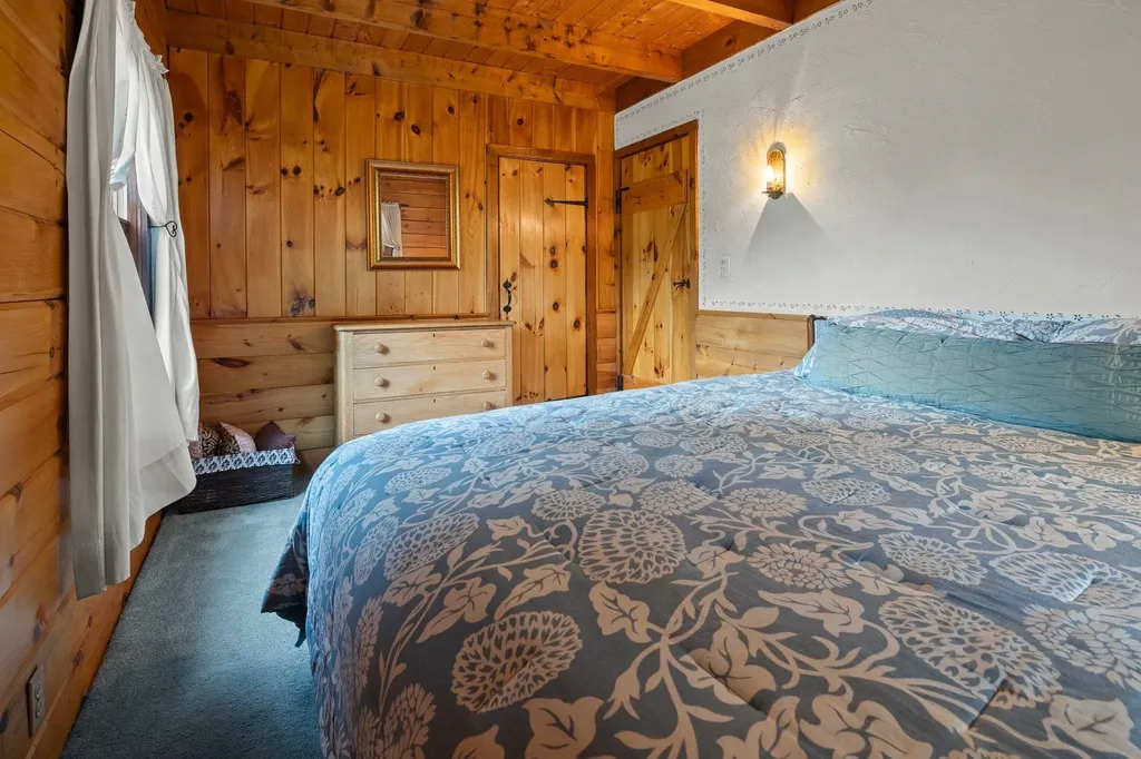 830 Old Schoolhouse Road Newbury VT 05051