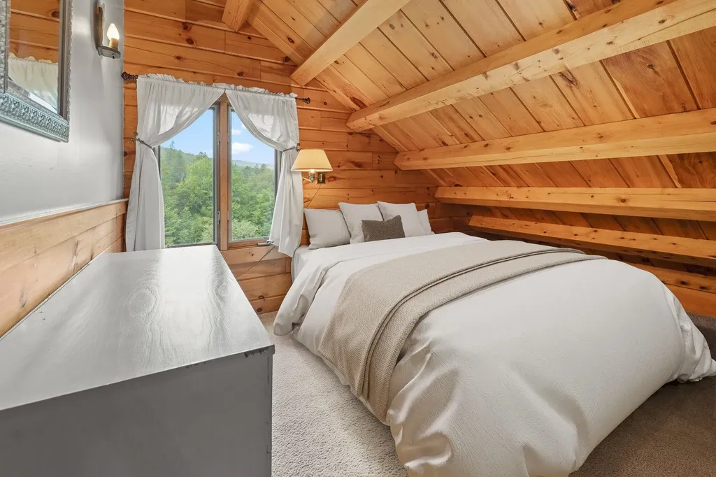 830 Old Schoolhouse Road Newbury VT 05051