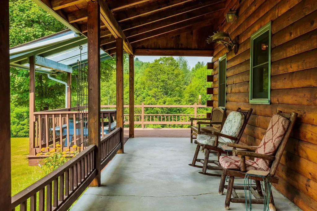 830 Old Schoolhouse Road Newbury VT 05051