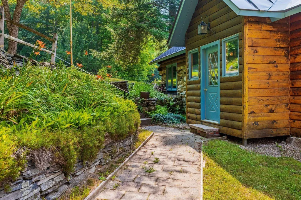 830 Old Schoolhouse Road Newbury VT 05051