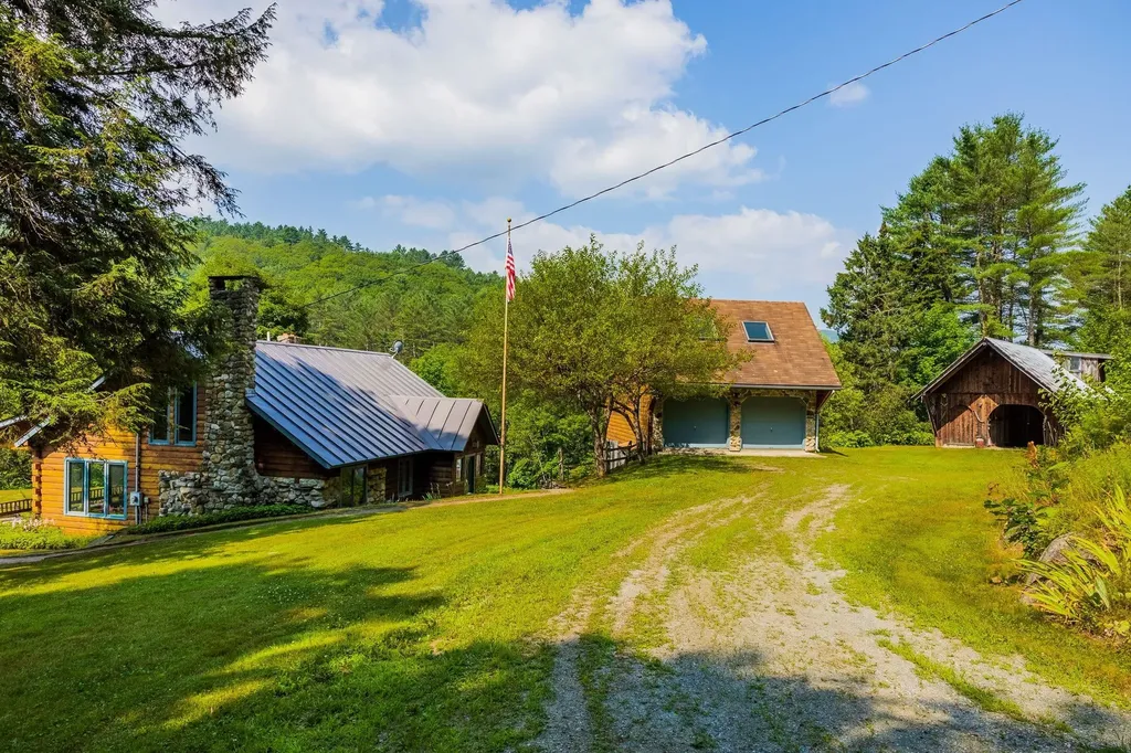 830 Old Schoolhouse Road Newbury VT 05051