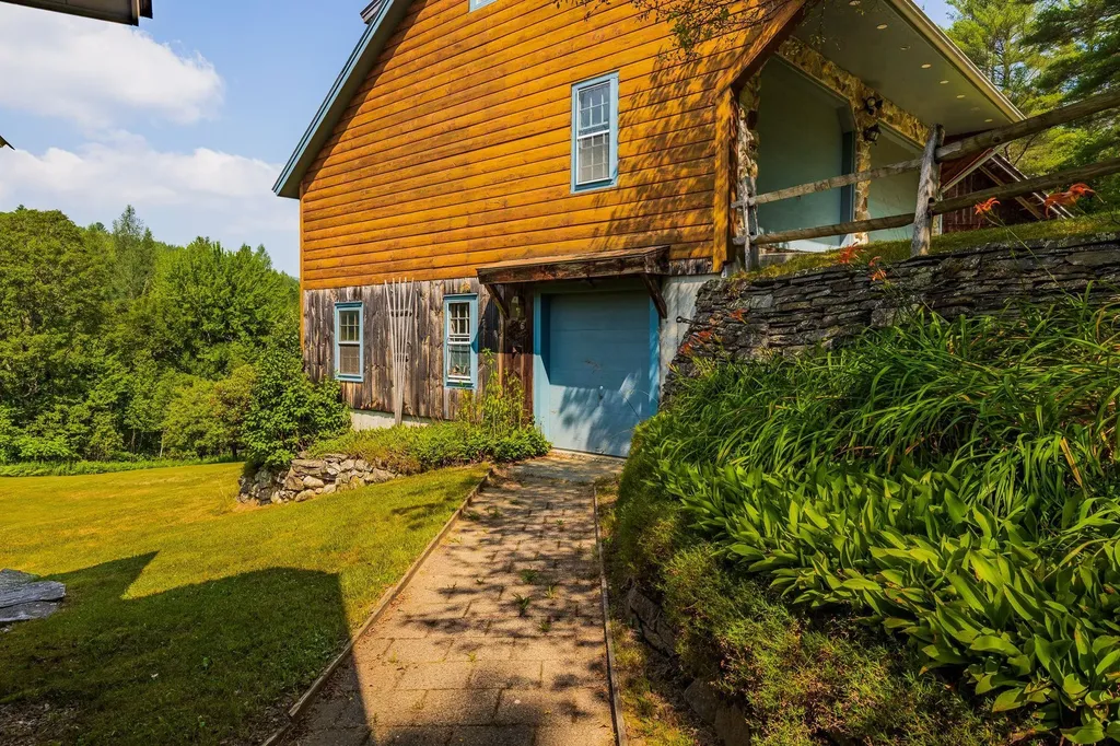 830 Old Schoolhouse Road Newbury VT 05051