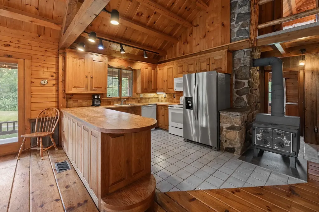 830 Old Schoolhouse Road Newbury VT 05051