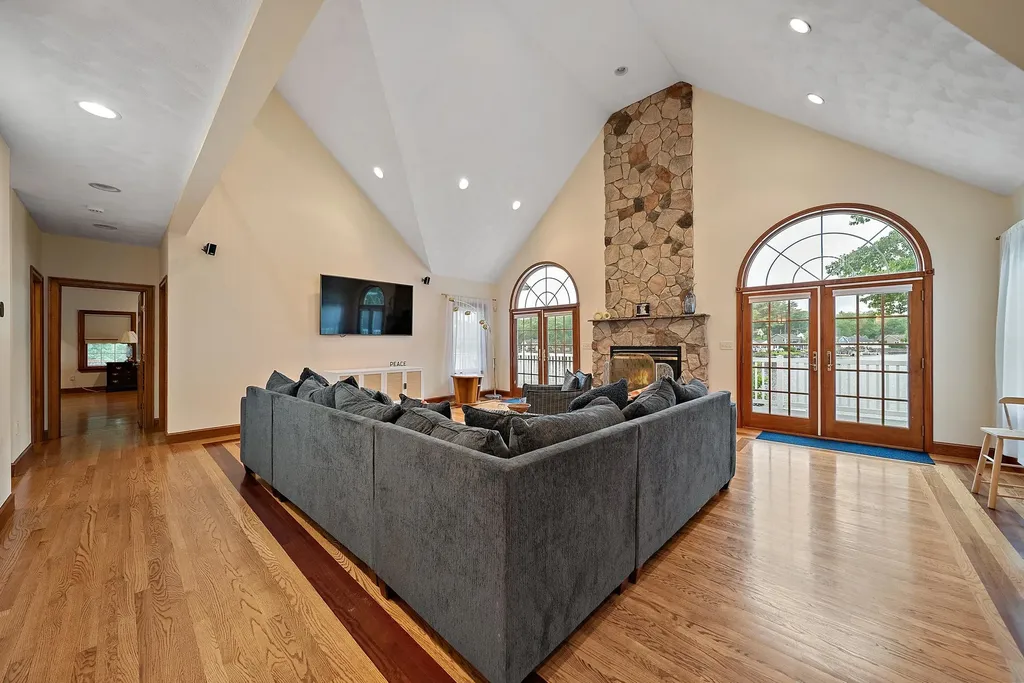 20 Gillis Terrace Salem NH 03079