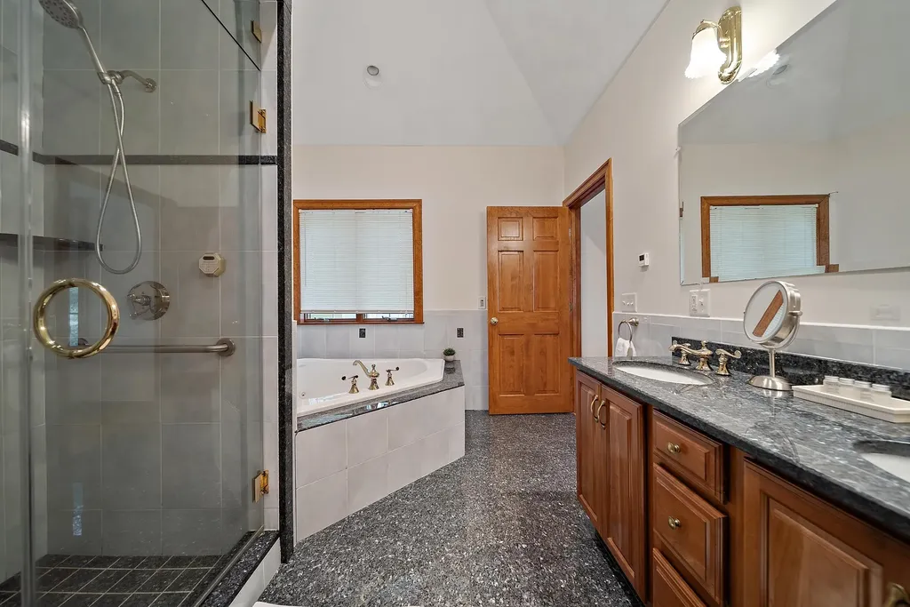 20 Gillis Terrace Salem NH 03079