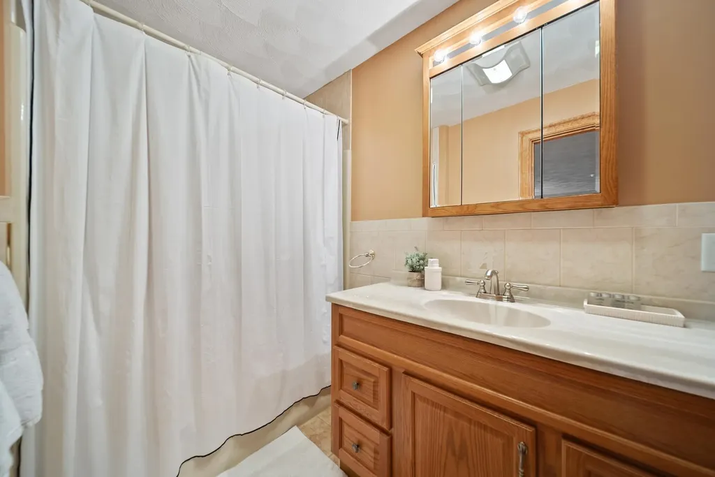 20 Gillis Terrace Salem NH 03079