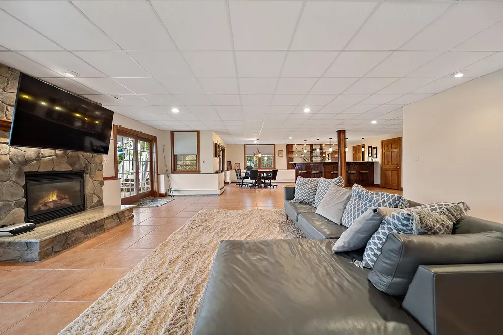 20 Gillis Terrace Salem NH 03079