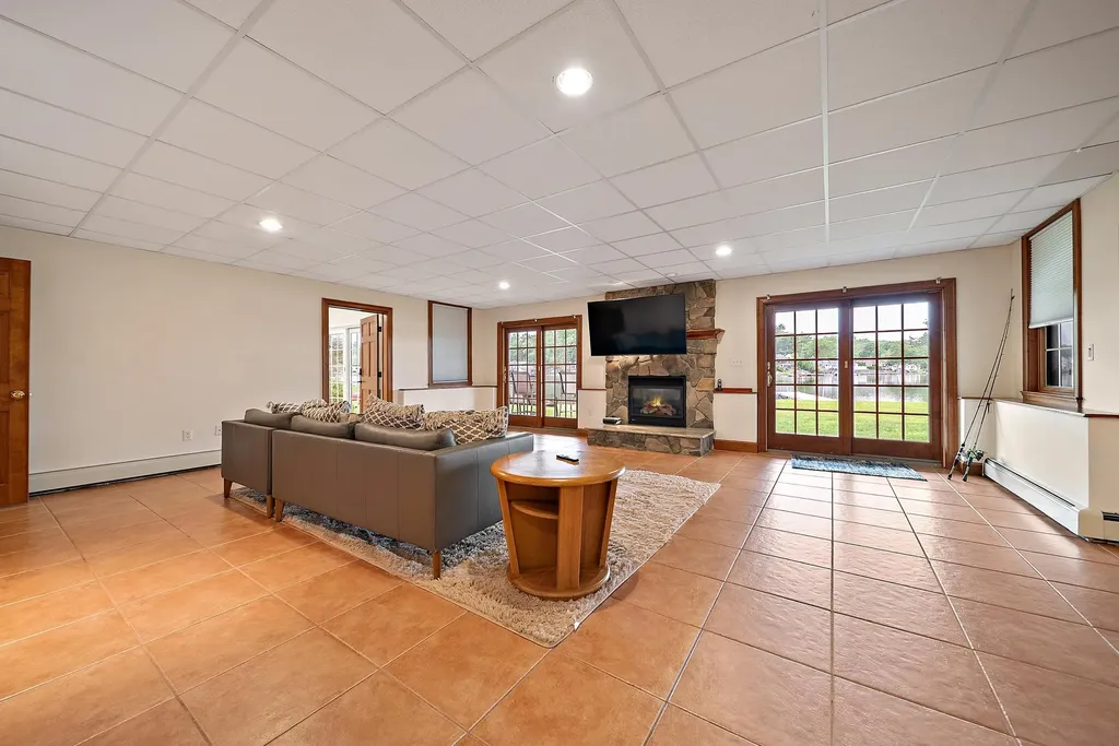 20 Gillis Terrace Salem NH 03079