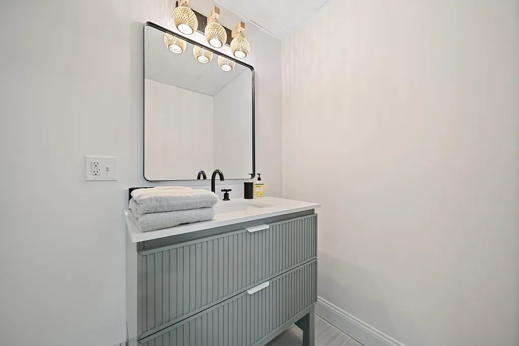 20 Gillis Terrace Salem NH 03079