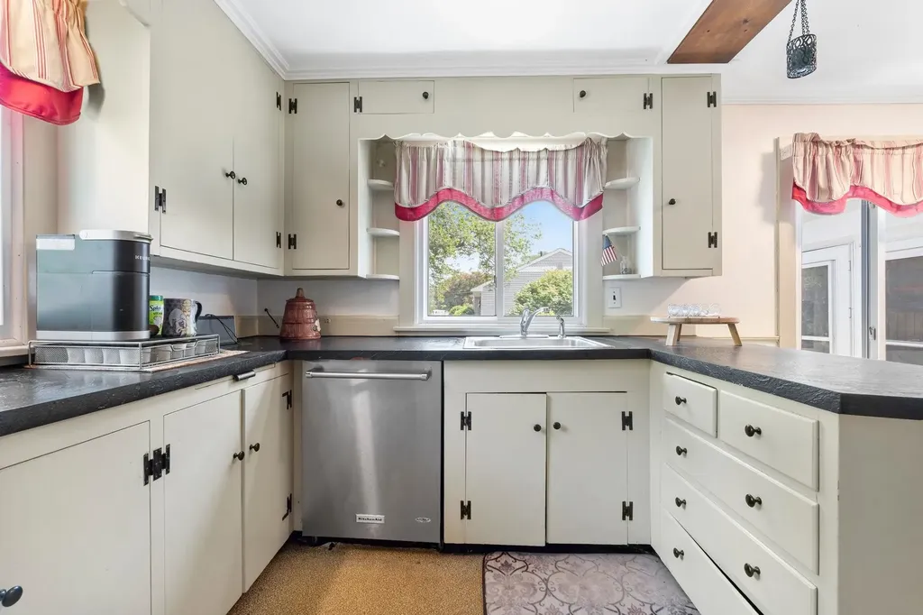 15 Hyatt Avenue Haverhill MA 01835