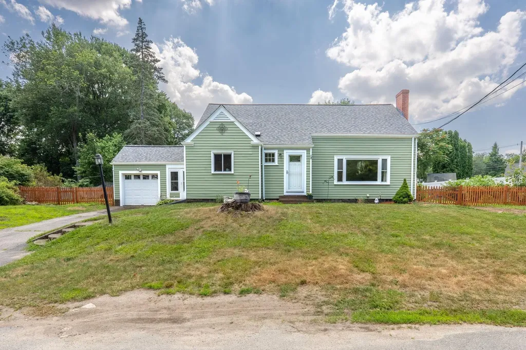 15 Hyatt Avenue Haverhill MA 01835