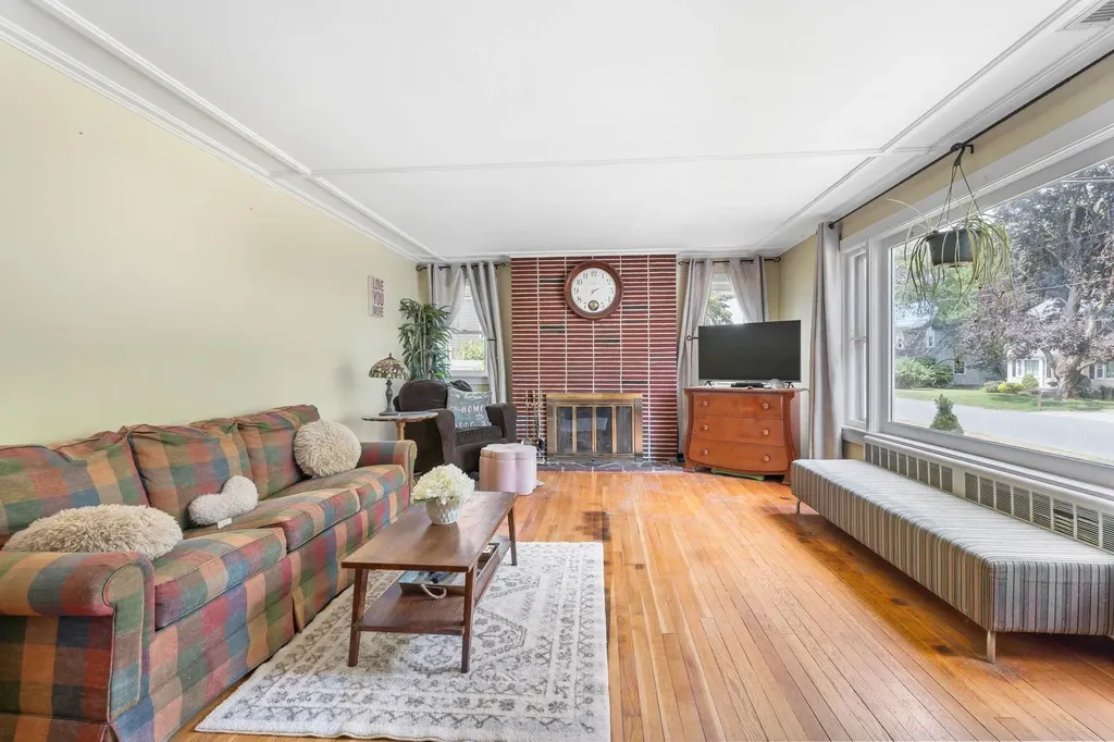 15 Hyatt Avenue Haverhill MA 01835