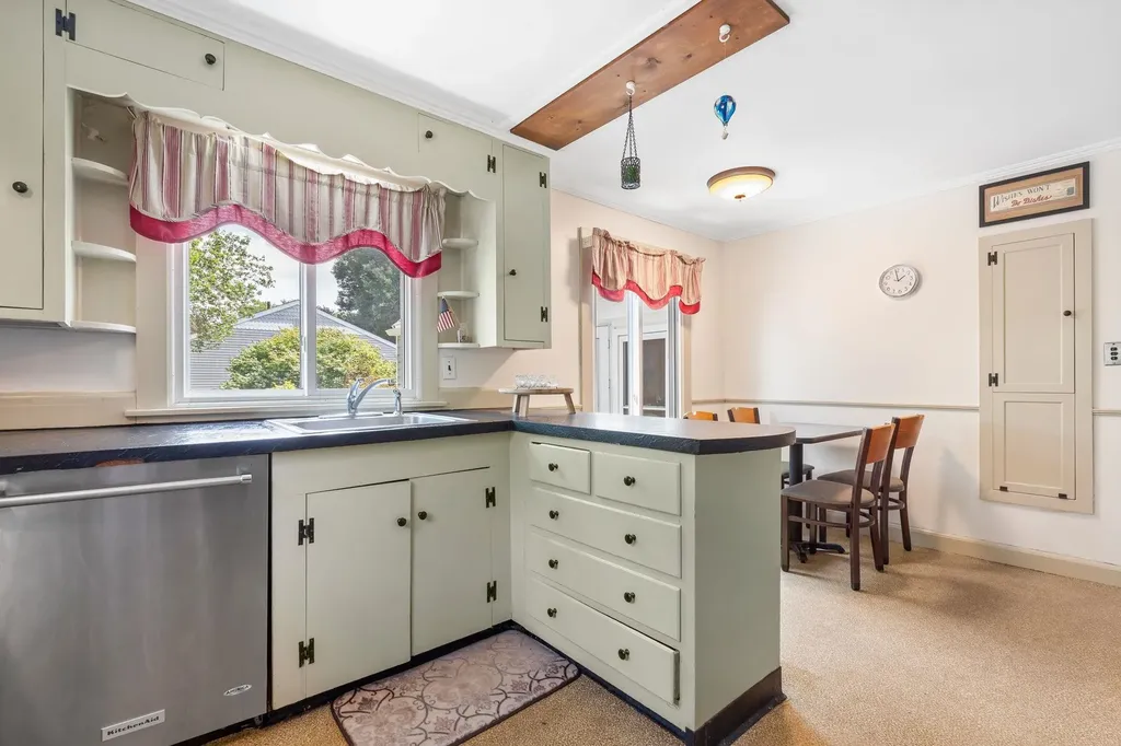 15 Hyatt Avenue Haverhill MA 01835