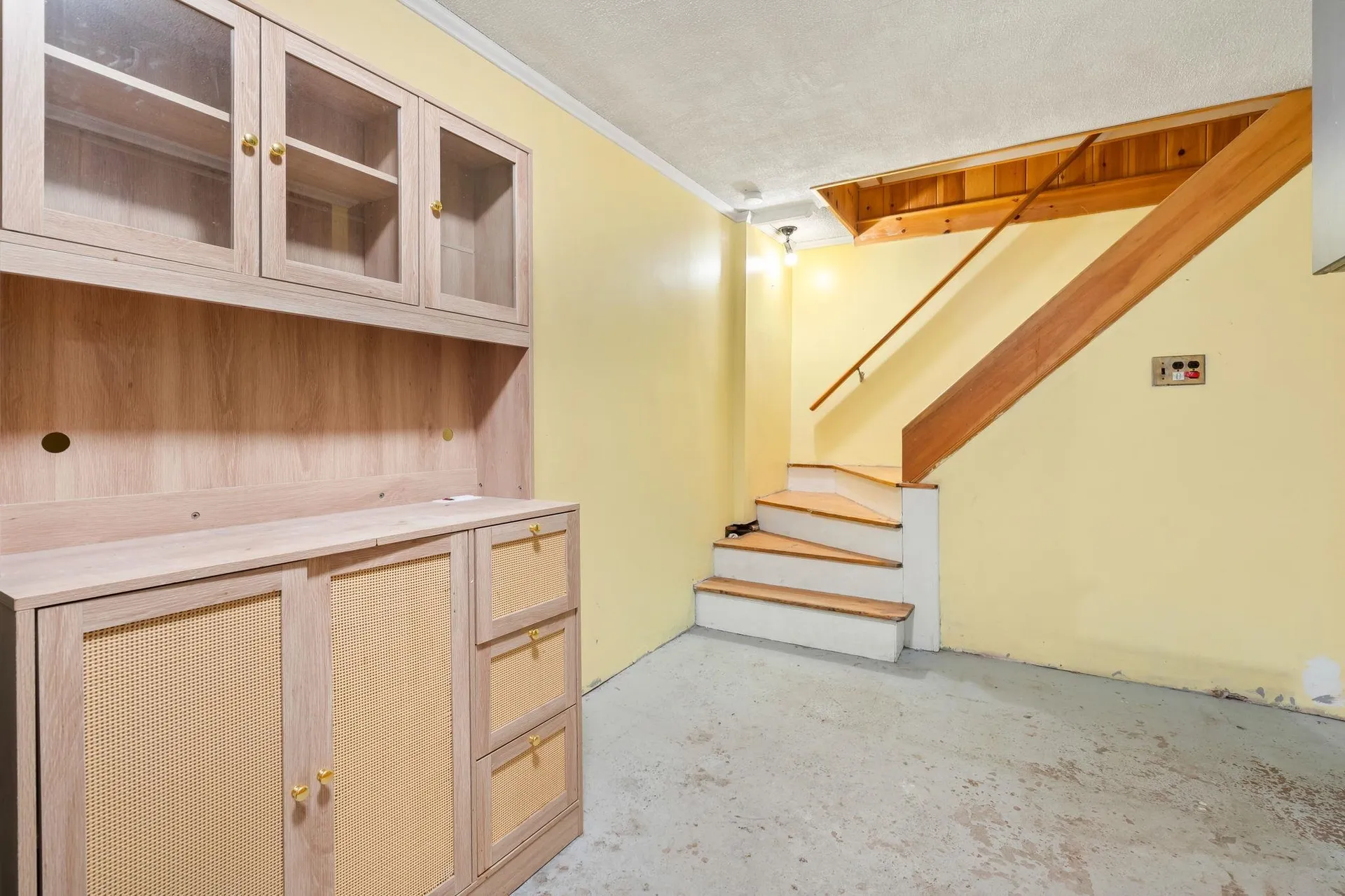 15 Hyatt Avenue Haverhill MA 01835