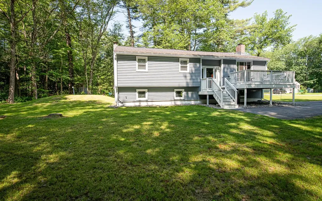 25 Bartlett Street Kingston NH 03848