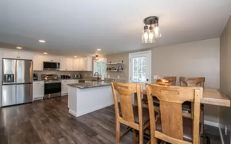 25 Bartlett Street Kingston NH 03848