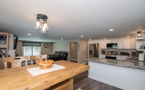 25 Bartlett Street Kingston NH 03848
