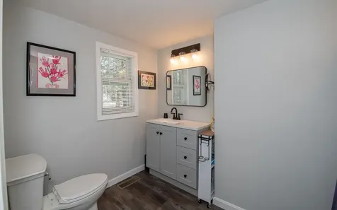 25 Bartlett Street Kingston NH 03848