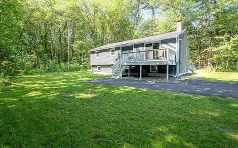 25 Bartlett Street Kingston NH 03848