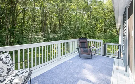 25 Bartlett Street Kingston NH 03848