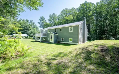25 Bartlett Street Kingston NH 03848
