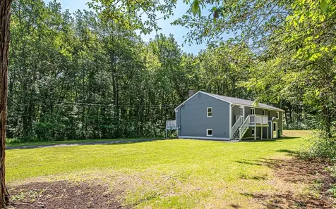 25 Bartlett Street Kingston NH 03848