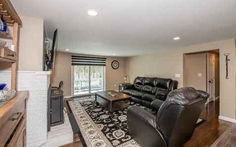 25 Bartlett Street Kingston NH 03848