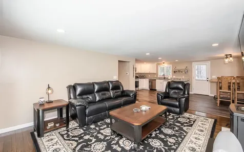 25 Bartlett Street Kingston NH 03848